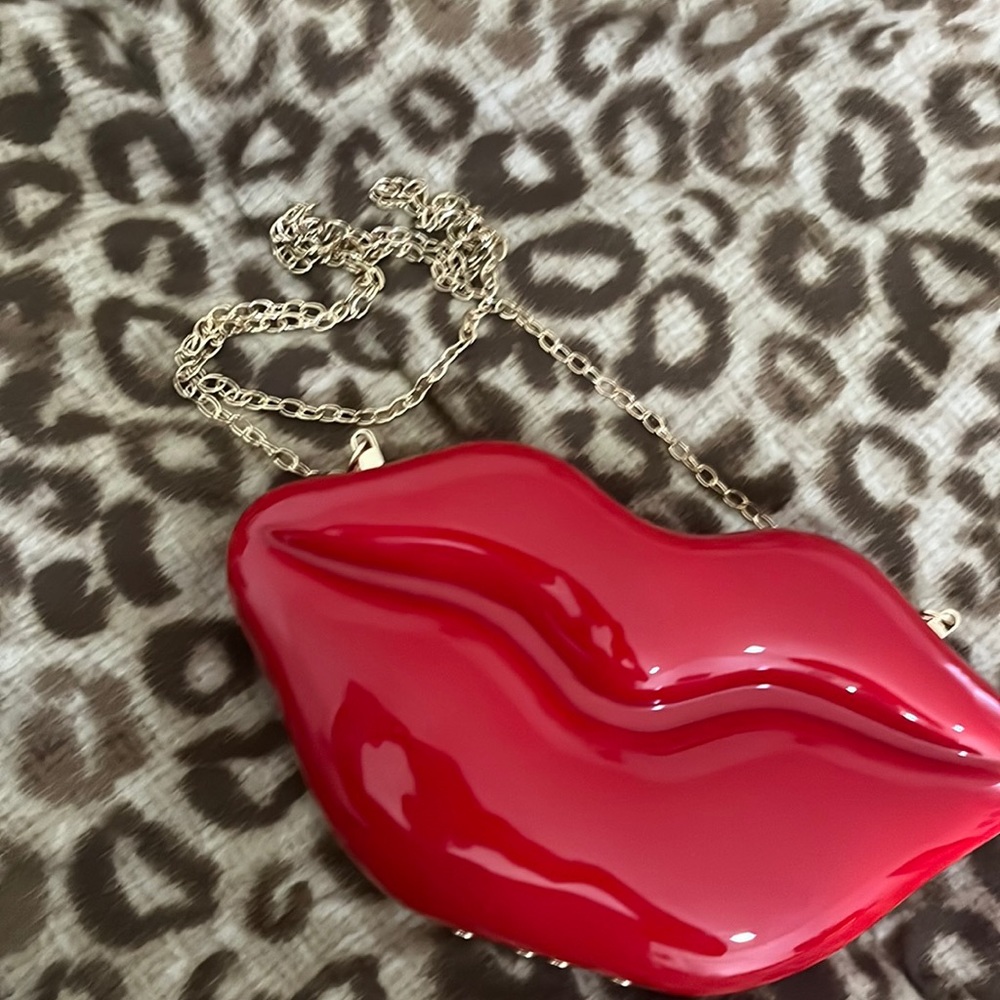 Kisses purse